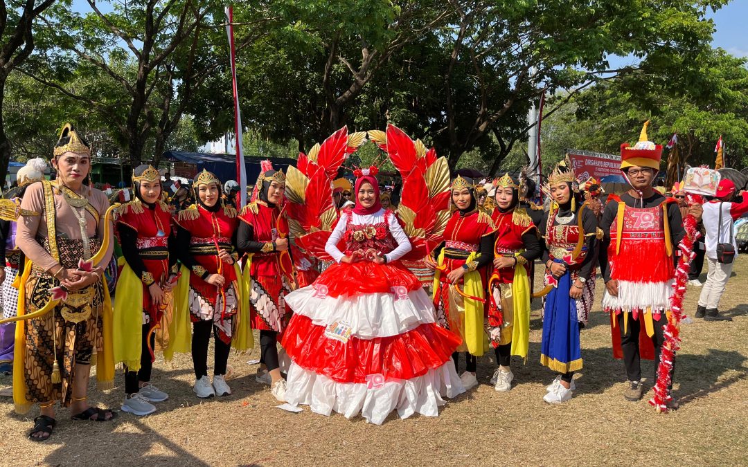 Dinas Kearsipan dan Perpustakaan Karanganyar Gaungkan Literasi di Karnaval HUT ke-79 RI: Semangat Melesat Lebih Cepat!